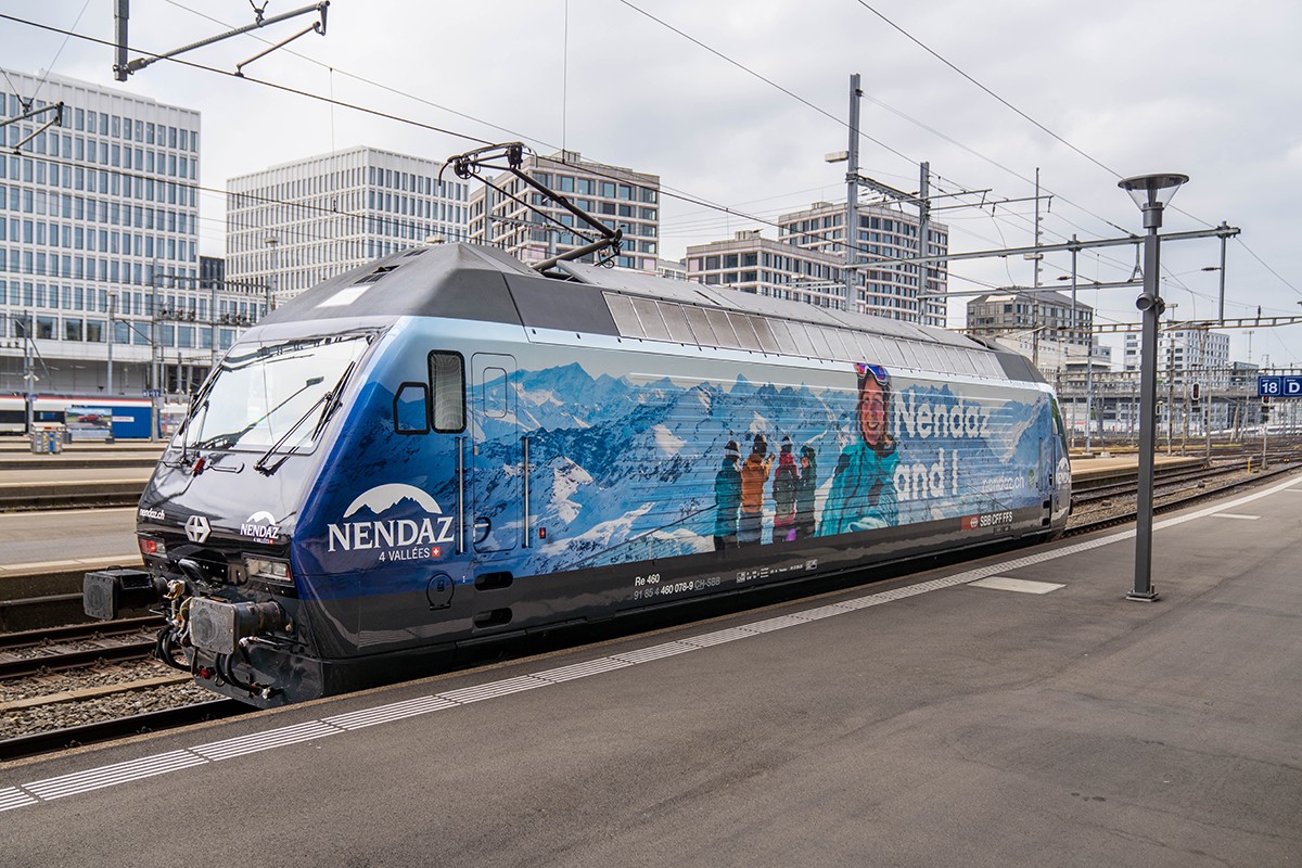 Als erste Schweizer Destination «brandet» Nendaz eine Personenlokomotive der SBB. 