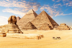 Besucher erwarten in Ägypten beeindruckende Sehenswürdigkeiten.