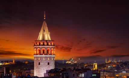 İstanbul Galata Tower Night © Go Türkiye