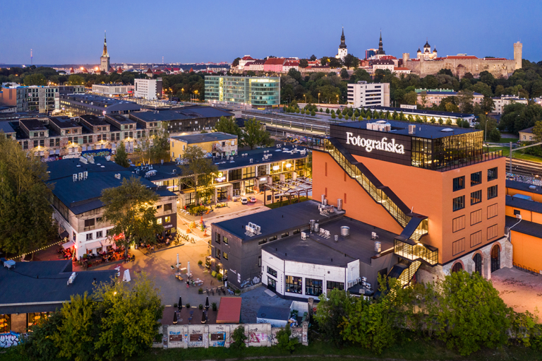 1_City-view-of-Telliskivi-and-Tallinn-Old-Town_(C)-Visit-Estonia,-Kaupa-Kalda