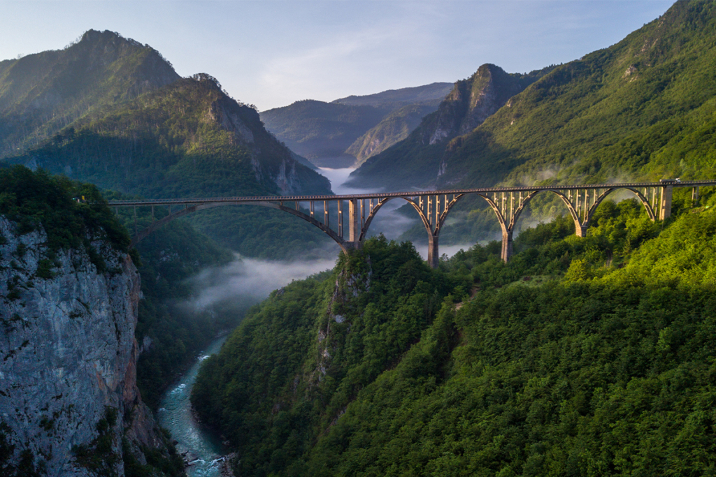 Der Tara-Fluss in der gleichnamigen Schlucht in Montenegro.