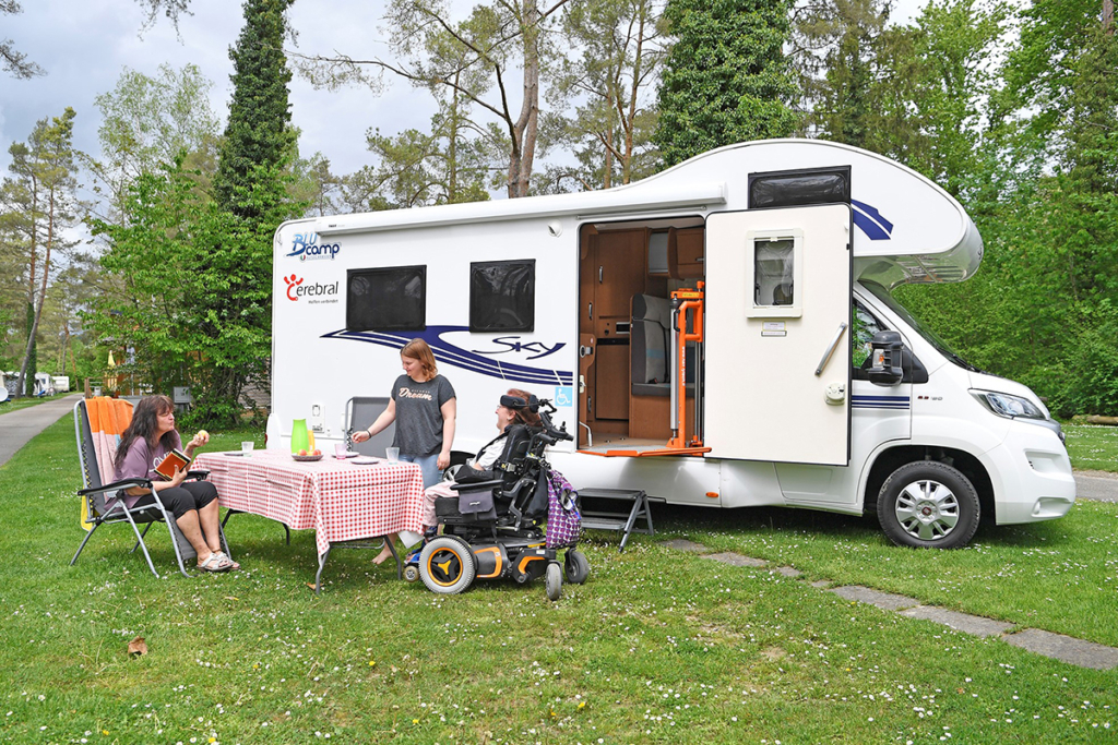 Dank der Stiftung Cerebral können auch Menschen mit cerebralen Bewegungsbeeinträchtigungen unkomplizierte Ferien mit dem Motorhome geniessen.