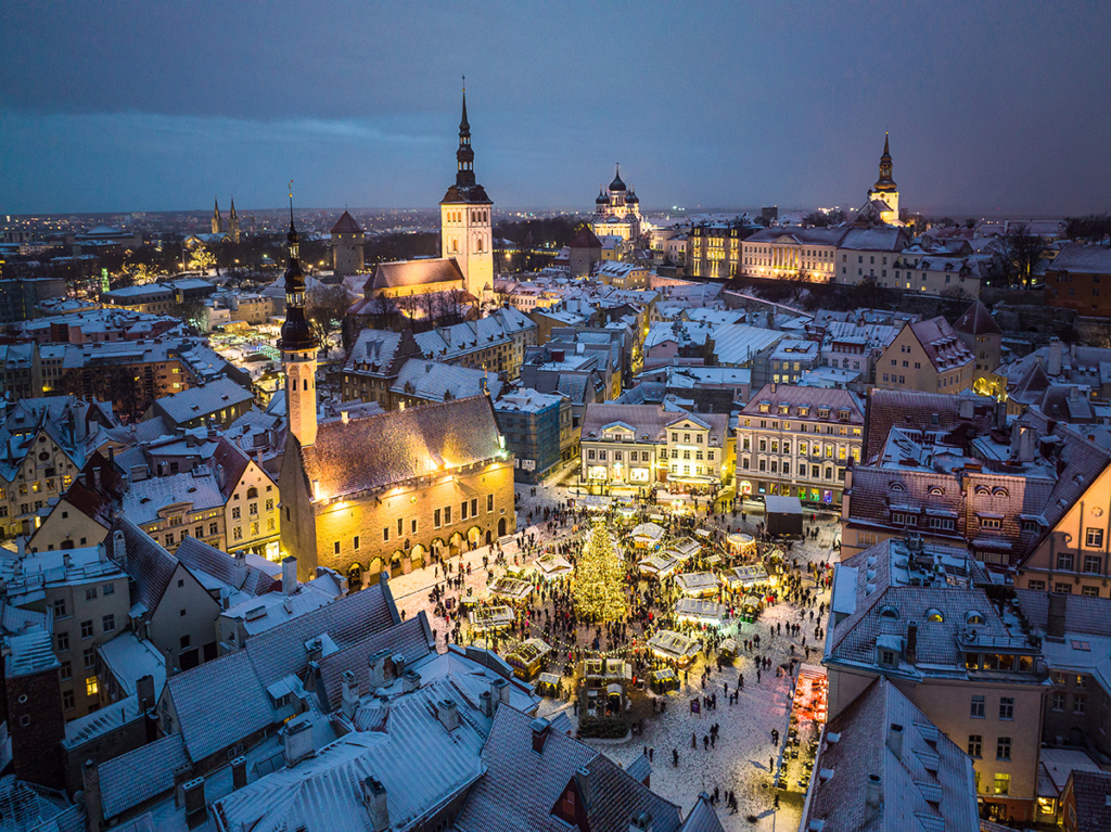 Der Weihnachtsmarkt in Tallinn von oben