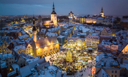 Der Weihnachtsmarkt in Tallinn von oben