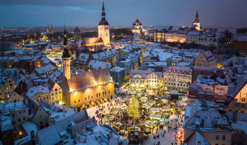 Der Weihnachtsmarkt in Tallinn von oben