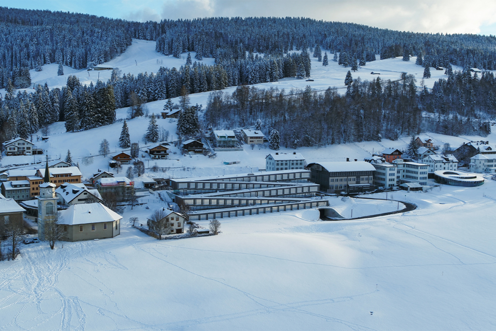 Das Hotel des Horlogers liegt im Dorf Le Brassus.
