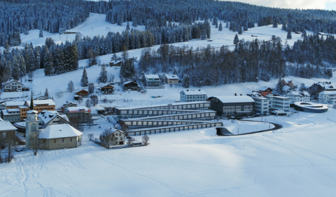 Das Hotel des Horlogers liegt im Dorf Le Brassus.