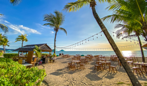 Strand-Idylle in Khao Lak an der Andamanensee.
