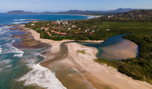 Playa Tamarindo in Costa Rica
