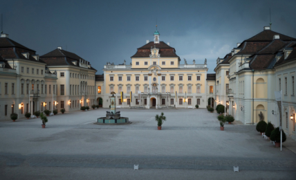 Abenddämmerung beim prachtvollen Residenzschloss Ludwigsburg.