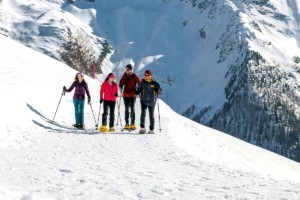 Die Natur geniessen beim Schneeschuhwandern im Lötschental