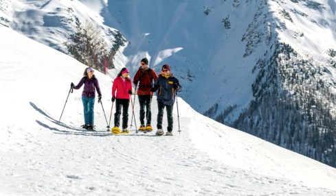 Die Natur geniessen beim Schneeschuhwandern im Lötschental