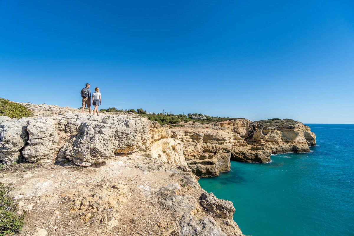 Wandern an der Algarve Küste.