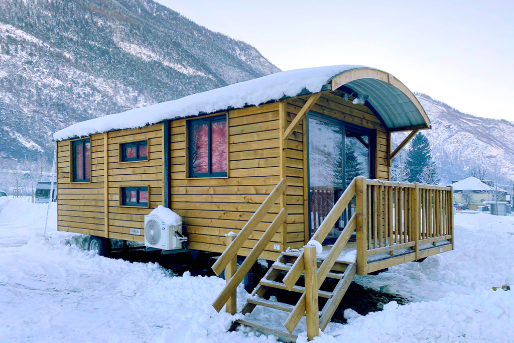 Camping im Winter ist in der Walliser Destination Brigerbad